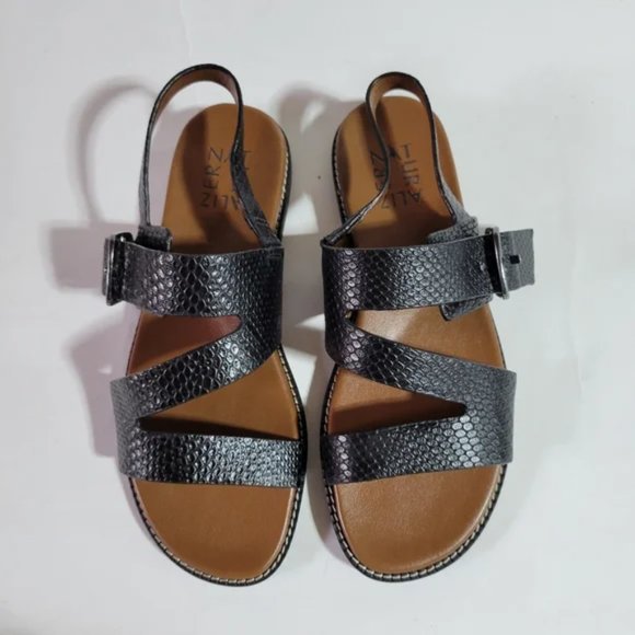 Naturalizer black embossed strappy buckle sandals 6 nwt - Picture 2 of 3